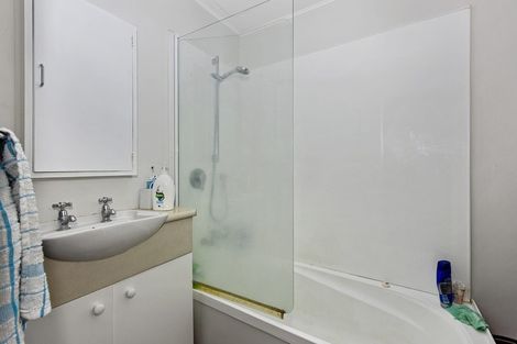 Photo of property in Victoria Court, 4u4 Queen Street, Mount Victoria, Wellington, 6011