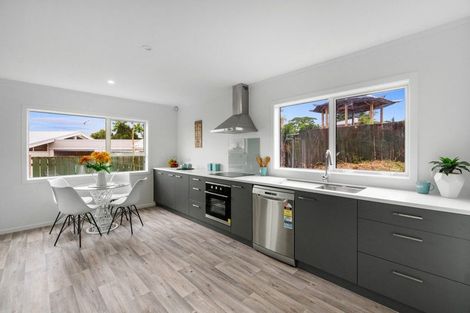 Photo of property in 10 Harding Avenue, Te Atatu South, Auckland, 0610