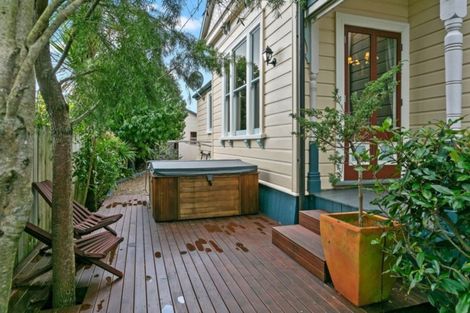 Photo of property in 20 Queen Street, Cambridge, 3434