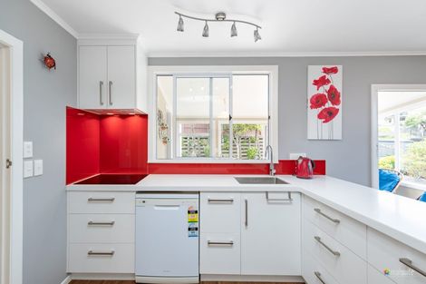 Photo of property in 44 Dowse Drive, Maungaraki, Lower Hutt, 5010