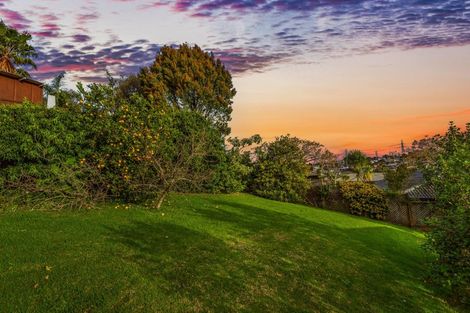 Photo of property in 31 Makora Road, Massey, Auckland, 0614