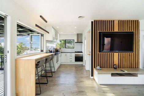 Photo of property in 2/20 Celeste Place, Totara Vale, Auckland, 0627