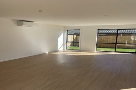 Photo of property in 9 Otaimako Place, Mangere, Auckland, 2022