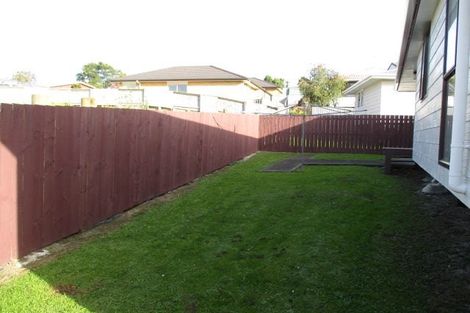 Photo of property in 22 Glen Close, Glen Eden, Auckland, 0602