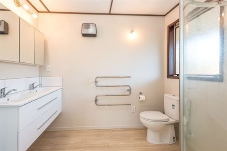 Photo of property in 14 Camberwell Place, Avonhead, Christchurch, 8042