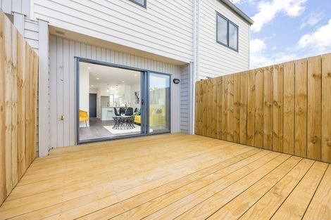 Photo of property in 8 Blanes Road, Weymouth, Auckland, 2103
