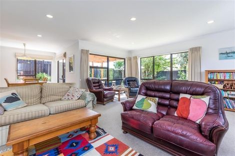 Photo of property in 11 Javelin Place, West Harbour, Auckland, 0618