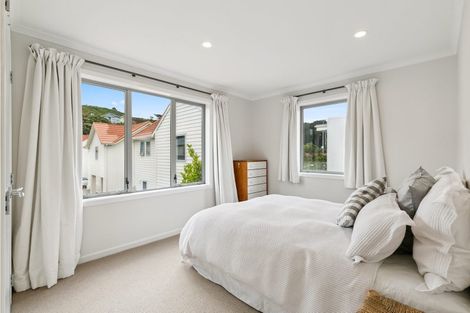 Photo of property in 2/6 The Parade, Island Bay, Wellington, 6023