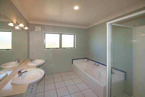 Photo of property in 19 Chippenham Grove, Churton Park, Wellington, 6037