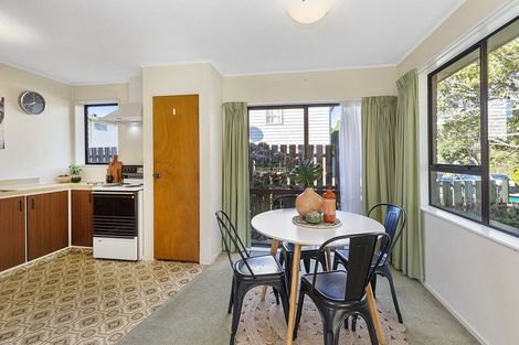 Photo of property in 4f5 Stewart Drive, Newlands, Wellington, 6037