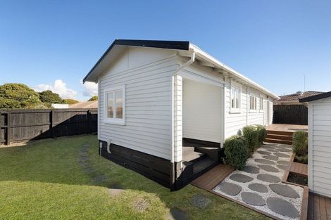 Photo of property in 2b Dalton Drive, Papamoa Beach, Papamoa, 3118
