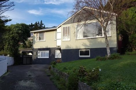 Photo of property in 16 Southern Cross Crescent, Island Bay, Wellington, 6023