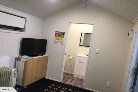 Photo of property in 28 Golf Road, New Lynn, Auckland, 0600