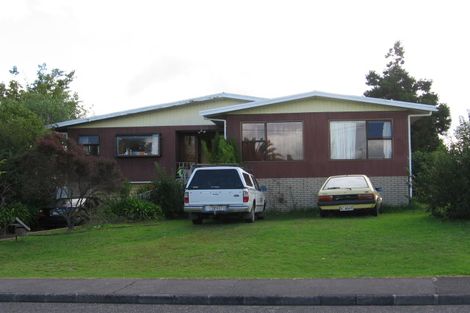Photo of property in 64 Gloria Avenue, Te Atatu Peninsula, Auckland, 0610