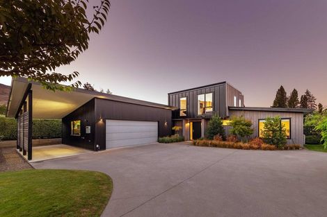 Photo of property in 5 Jessies Crescent, Wanaka, 9305