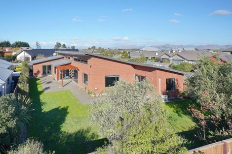 Photo of property in 46 Foresters Crescent, Parklands, Christchurch, 8083