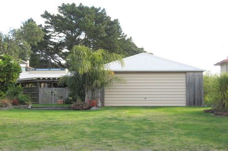 Photo of property in 135 Patuwai Drive, Whangamata, 3620