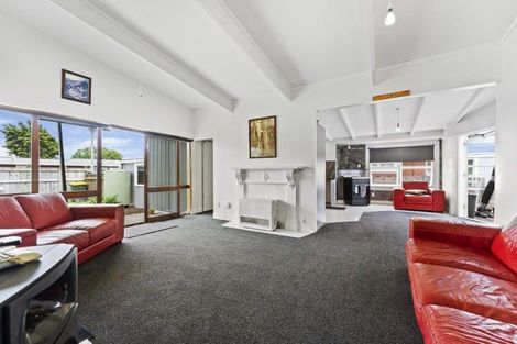 Photo of property in 27 Weraroa Road, Levin, 5510