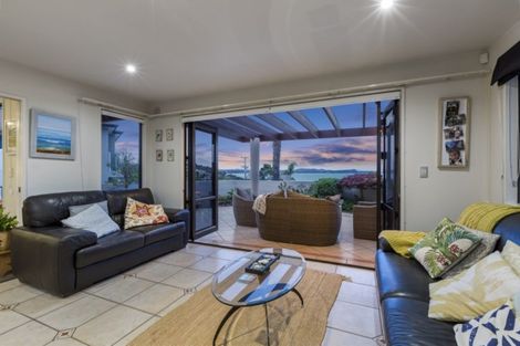Photo of property in 13 Joydon Place, Stanmore Bay, Whangaparaoa, 0932