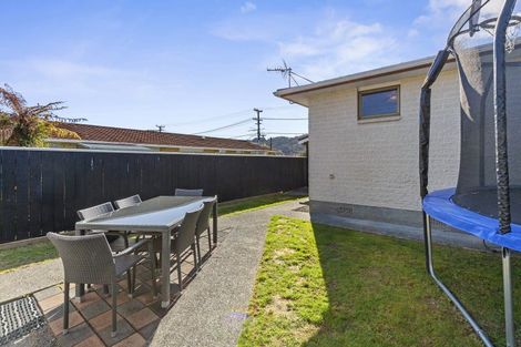 Photo of property in 2/50 Kowhai Avenue, Ebdentown, Upper Hutt, 5018