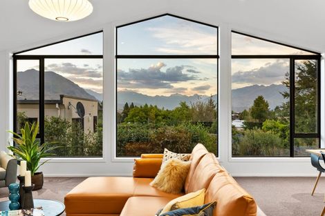 Photo of property in 93 Plantation Road, Wanaka, 9305