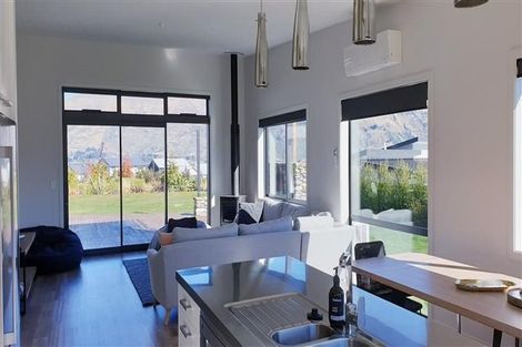 Photo of property in 6 Clutha Place, Wanaka, 9305