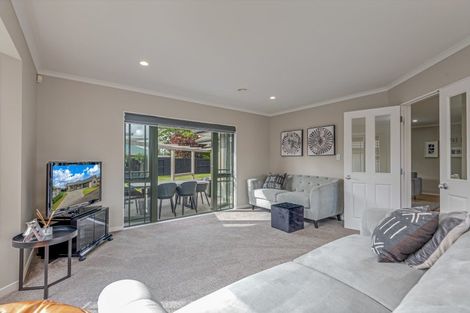 Photo of property in 19 Strachan Way, Highbury, Palmerston North, 4412