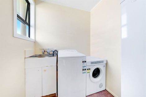 Photo of property in 1 Kowhai Avenue, Mangere Bridge, Auckland, 2022