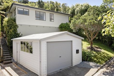Photo of property in 5 Sasanqua Way, Crofton Downs, Wellington, 6035