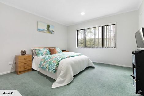 Photo of property in 2 Saddleback Crescent, Papakura, 2110