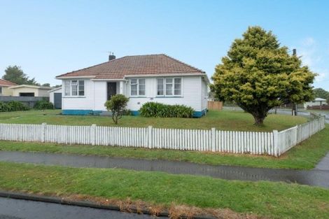 Photo of property in 2 Waihi Road, Hawera, 4610