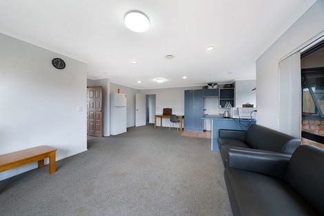 Photo of property in 18 Plumstead Rise, Glen Eden, Auckland, 0602