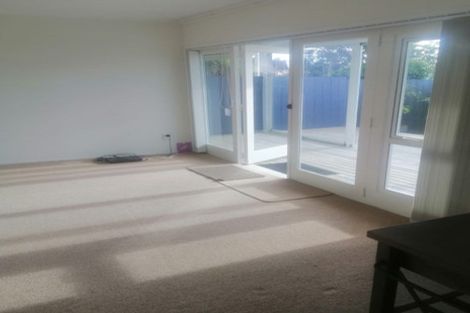 Photo of property in 613 Glenfield Road, Totara Vale, Auckland, 0629