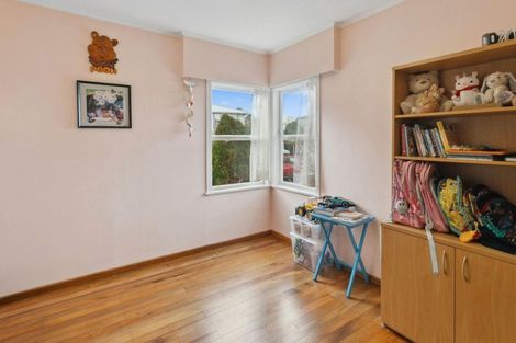 Photo of property in 12 Camrose Grove, Kingston, Wellington, 6021