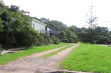 Photo of property in 215 Woodroffe Road, Wyuna Bay, Coromandel, 3581