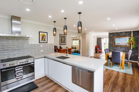 Photo of property in 158 Turitea Road, Fitzherbert, Palmerston North, 4472