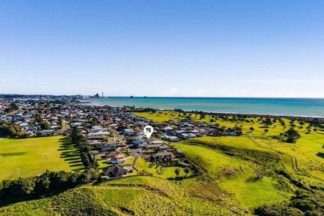 Photo of property in 2/13 Chatswood Grove, Fitzroy, New Plymouth, 4312