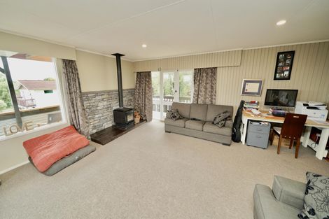 Photo of property in 4 D'urville Place, Kelvin Grove, Palmerston North, 4414