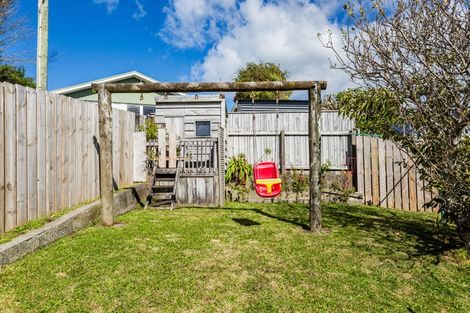 Photo of property in 43 Mark Avenue, Paparangi, Wellington, 6037