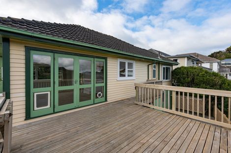 Photo of property in 20 Miles Crescent, Newlands, Wellington, 6037