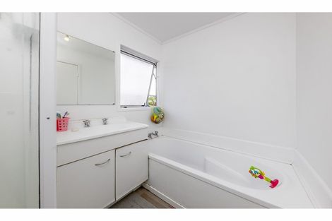 Photo of property in 32 Tamworth Close, Manurewa, Auckland, 2102