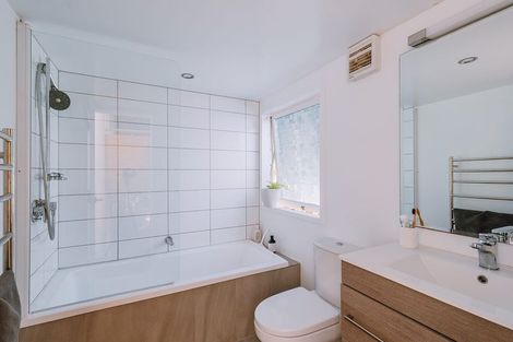 Photo of property in 265 Fernhill Road, Sunshine Bay, Queenstown, 9300