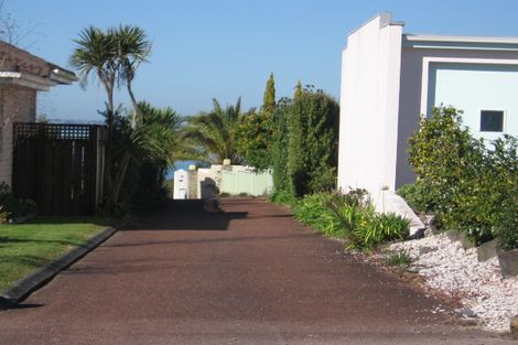 Photo of property in 17 Oakpark Place, West Harbour, Auckland, 0618