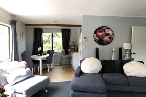 Photo of property in 13 Craigbank Avenue, New Lynn, Auckland, 0600