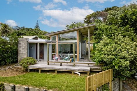 Photo of property in 4 Tangahoe Street, Paekakariki, 5034