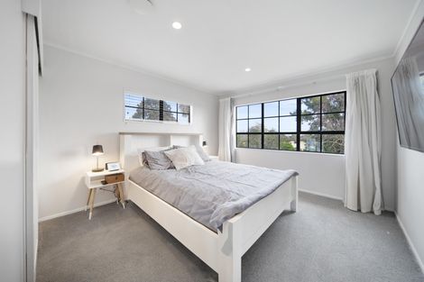 Photo of property in 6 Crestlands Place, Papakura, 2110