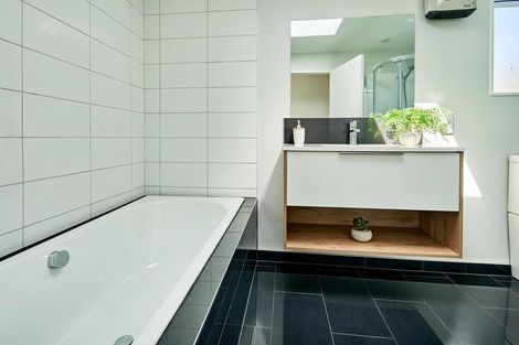 Photo of property in 24 Molyneux Close, Whitby, Porirua, 5024