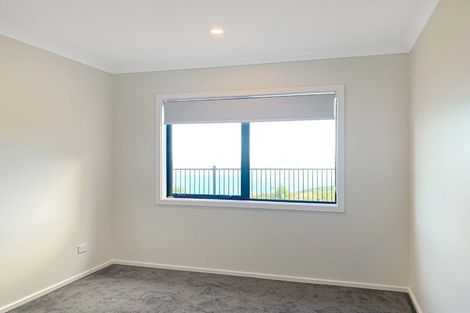 Photo of property in 19b Promontory Crescent, Newlands, Wellington, 6037