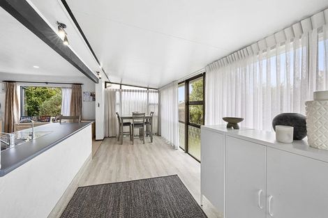 Photo of property in 14 Winstone Place, Highlands Park, New Plymouth, 4312