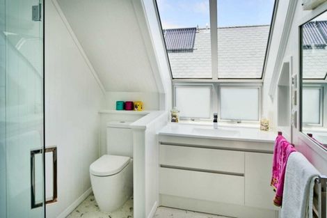 Photo of property in 147 Marine Parade, Eastbourne, Lower Hutt, 5013